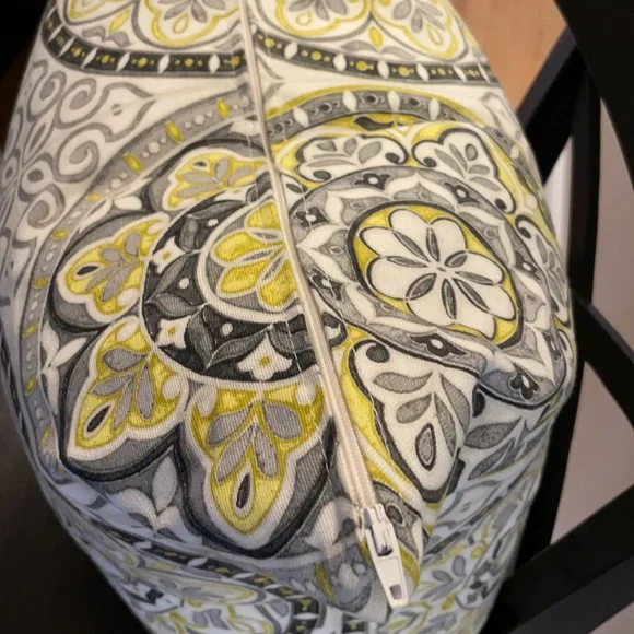 Beautiful Accent Pillow in EUC π Pretty Colors of Yellow, Gray, Black & β¦ - Picture 10 of 11